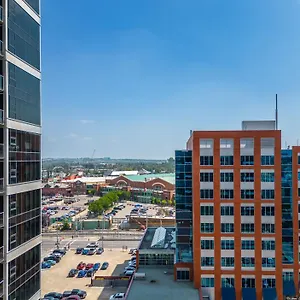  Apartment Chic 2br In Vibrant Downtown Canada