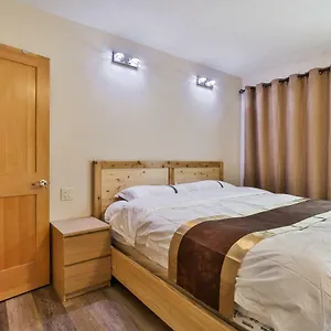  Bed & Breakfast Riverfront Estate Canada