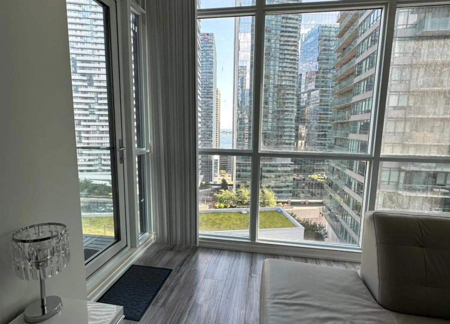 Newly Updated 2Br, 2Bath & Den In Downtown Toronto Beside Union Station & Scotia Bank Arena! Canada